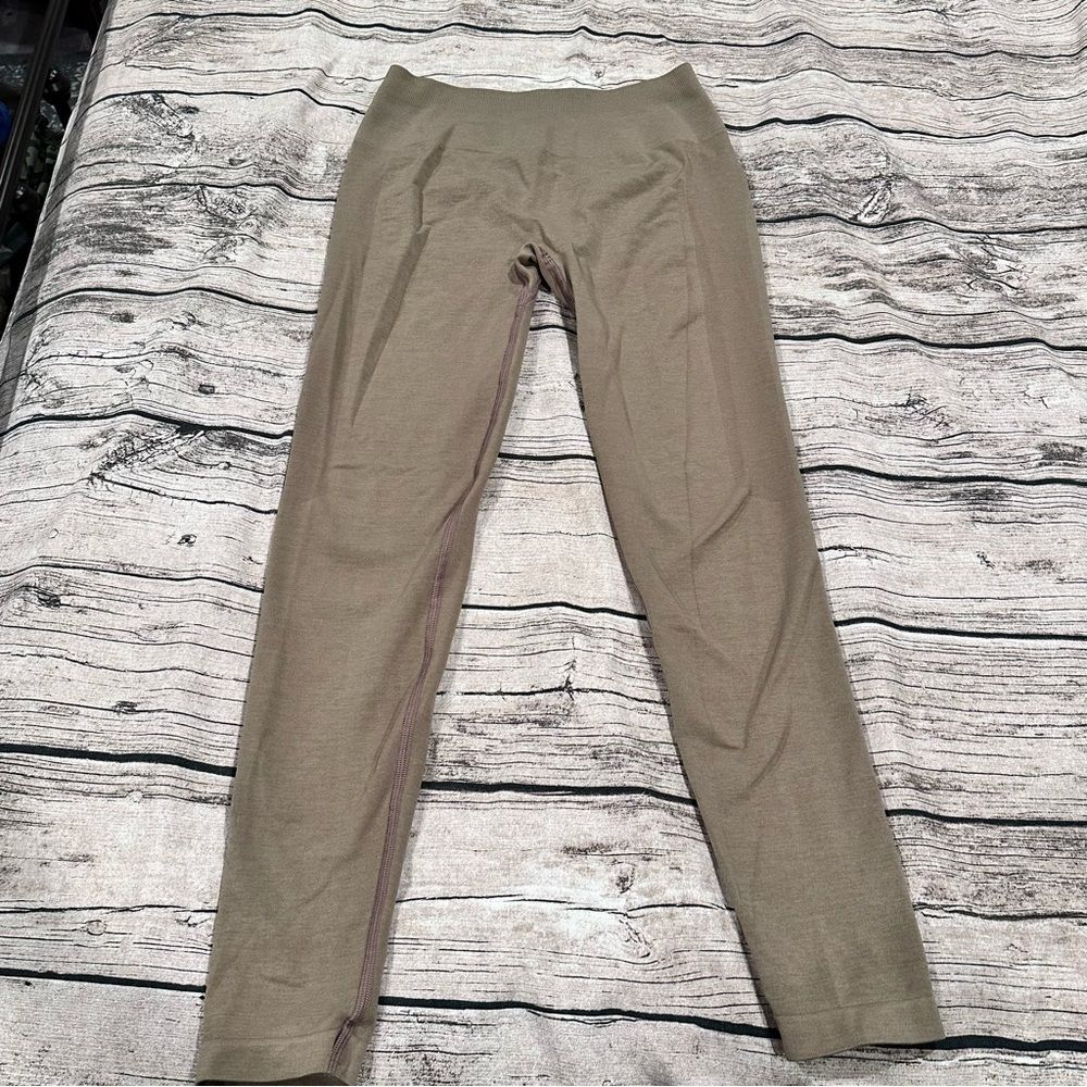 Alphalete Tan Seamless Leggings With rouching on Back Size Medium